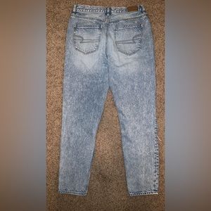American Eagle Women’s Size 2 Mom Jeans.